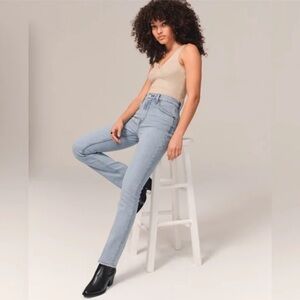 NWT Abercrombie & Fitch High Rise 90s Slim Straight Jean size 29